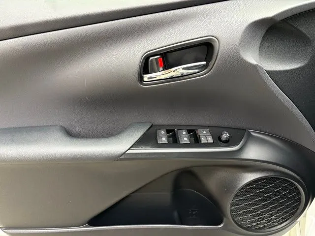 2017 Toyota Prius Three Touring - Photo 18