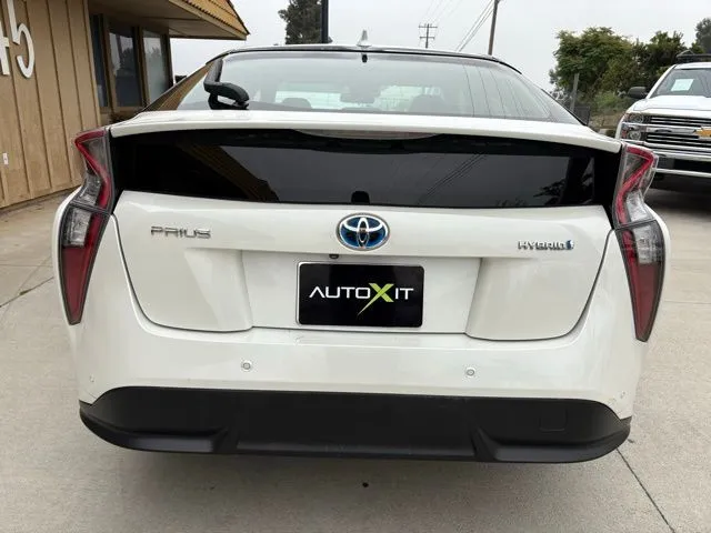2017 Toyota Prius Three Touring - Photo 9