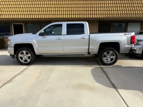 More photos of 2018 Chevrolet Silverado 1500 LT at AutoXit, CA