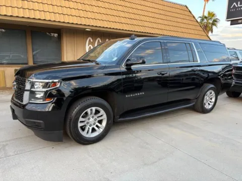 More photos of 2020 Chevrolet Suburban LT at AutoXit, CA