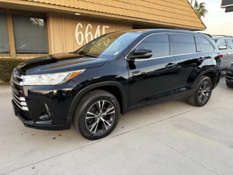 Another view of 2019 Toyota Highlander LE for sale in Riverside, CA at AutoXit