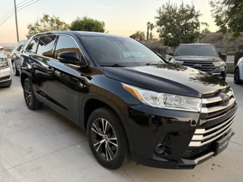 More photos of 2019 Toyota Highlander LE at AutoXit, CA