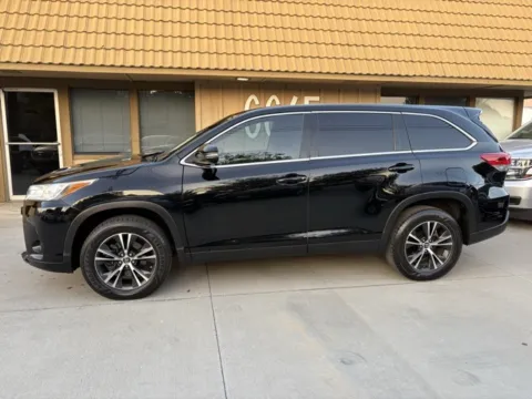 More photos of 2019 Toyota Highlander LE at AutoXit, CA