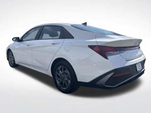 More photos of 2024 Hyundai Elantra SEL at Pinnacle Motor Company LKN, NC