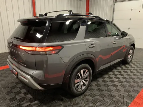 More photos of 2022 Nissan Pathfinder SL at Oakley Auto World, MO