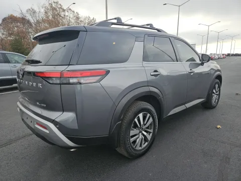 More photos of 2022 Nissan Pathfinder SL at Oakley Auto World, MO