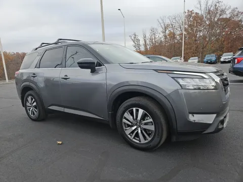More photos of 2022 Nissan Pathfinder SL at Oakley Auto World, MO