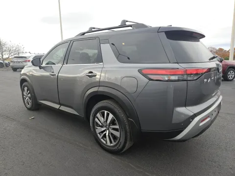 Photos of 2022 Nissan Pathfinder SL for sale in Branson West, MO at Oakley Auto World