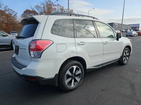 More photos of 2018 Subaru Forester 2.5i Premium at Oakley Auto World, MO