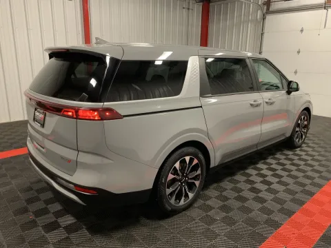 More photos of 2022 Kia Carnival EX at Oakley Auto World, MO