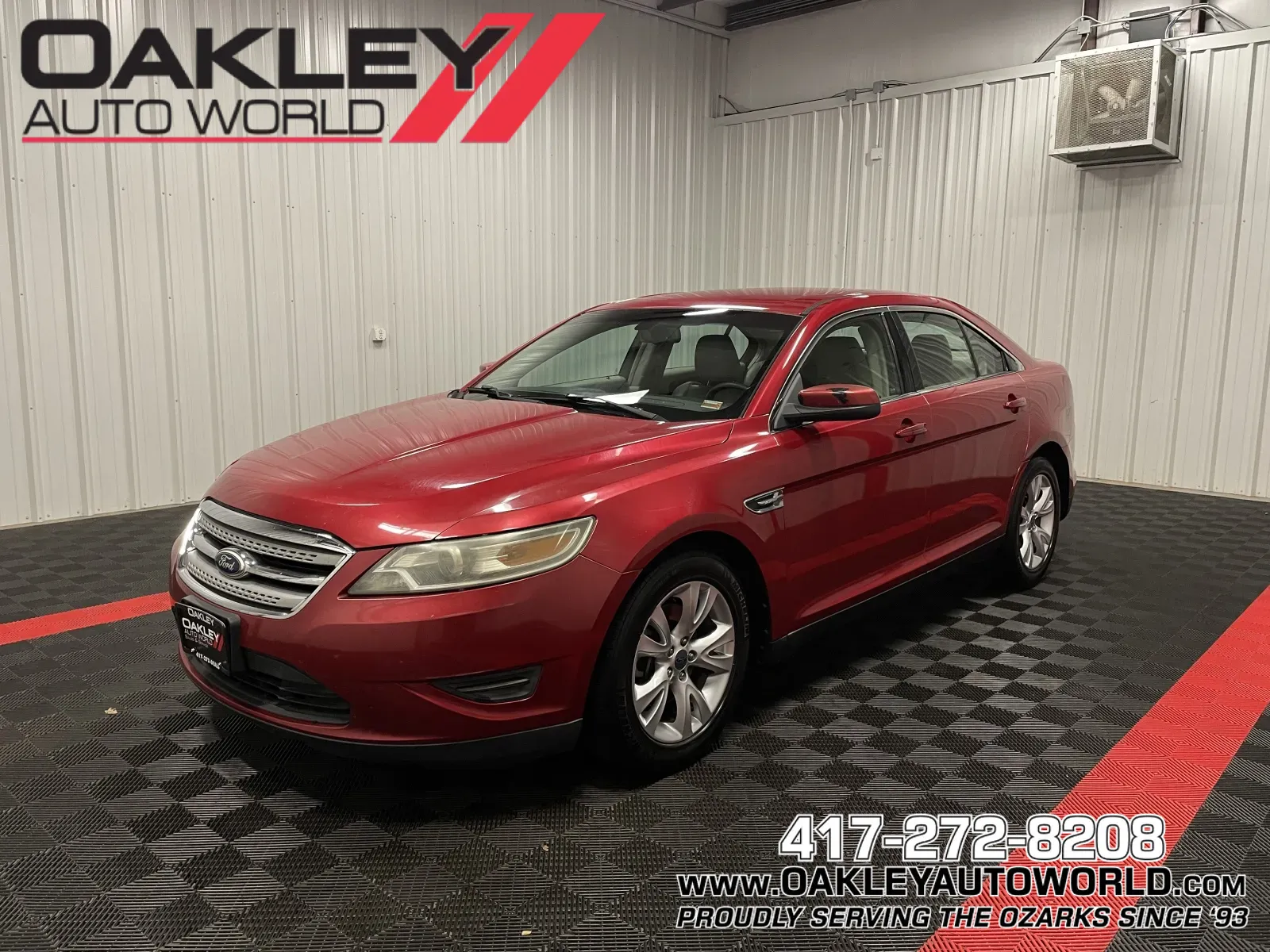 2010 Ford Taurus SEL's photo