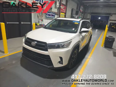 White 2019 Toyota Highlander SE for sale in Branson West, MO