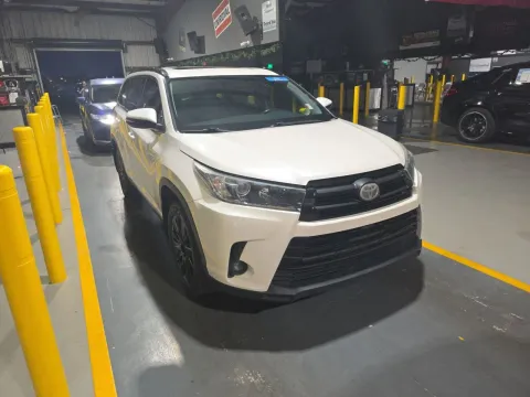More photos of 2019 Toyota Highlander SE at Oakley Auto World, MO