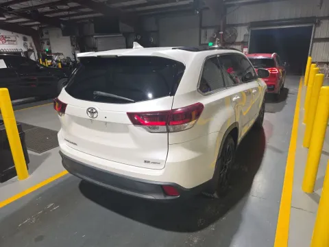 Another view of 2019 Toyota Highlander SE for sale in Branson West, MO at Oakley Auto World