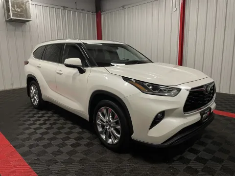 More photos of 2020 Toyota Highlander Limited at Oakley Auto World, MO