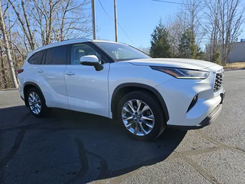 More photos of 2020 Toyota Highlander Limited at Oakley Auto World, MO