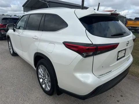 Photos of 2020 Toyota Highlander Limited for sale in Branson West, MO at Oakley Auto World