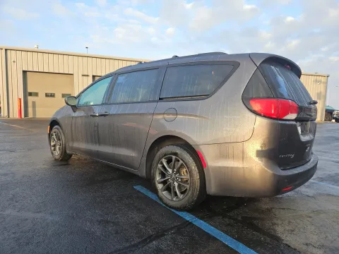 Photos of 2020 Chrysler Pacifica Launch Edition for sale in Branson West, MO at Oakley Auto World
