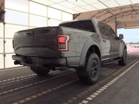 More photos of 2018 Ford F-150 Raptor at Oakley Auto World, MO