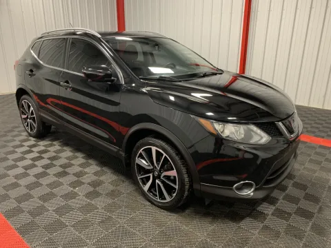 More photos of 2018 Nissan Rogue Sport SL at Oakley Auto World, MO