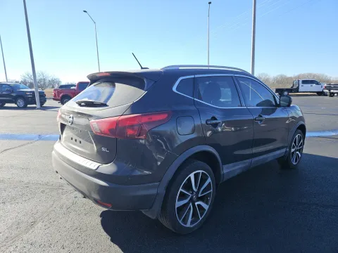 More photos of 2018 Nissan Rogue Sport SL at Oakley Auto World, MO