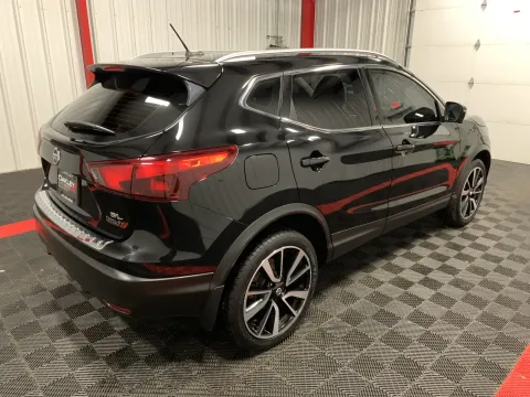 More photos of 2018 Nissan Rogue Sport SL at Oakley Auto World, MO
