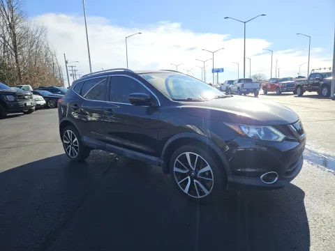 More photos of 2018 Nissan Rogue Sport SL at Oakley Auto World, MO