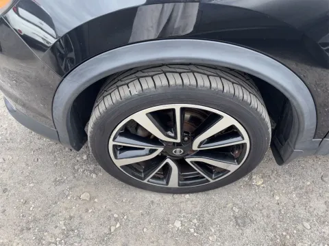 More photos of 2018 Nissan Rogue Sport SL at Oakley Auto World, MO