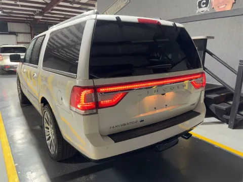 Photos of 2017 Lincoln Navigator L Reserve for sale in Branson West, MO at Oakley Auto World