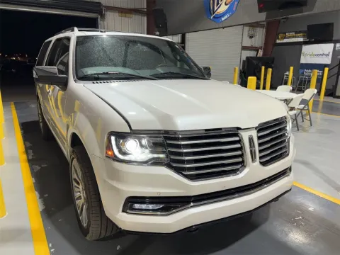 More photos of 2017 Lincoln Navigator L Reserve at Oakley Auto World, MO