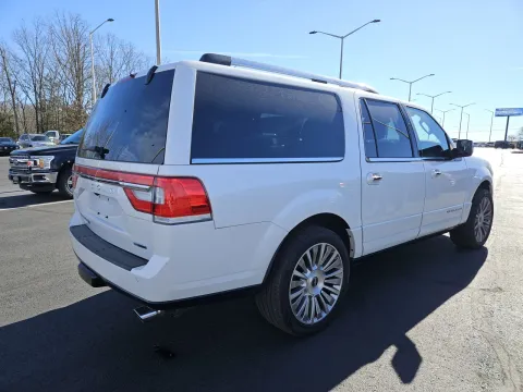 More photos of 2017 Lincoln Navigator L Reserve at Oakley Auto World, MO