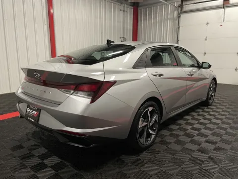 More photos of 2023 Hyundai Elantra SEL at Oakley Auto World, MO