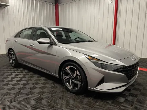 More photos of 2023 Hyundai Elantra SEL at Oakley Auto World, MO
