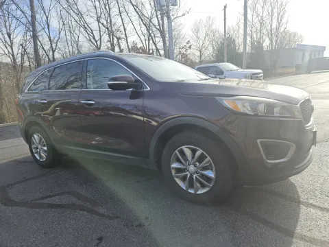 More photos of 2016 Kia Sorento LX at Oakley Auto World, MO