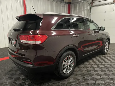 More photos of 2016 Kia Sorento LX at Oakley Auto World, MO