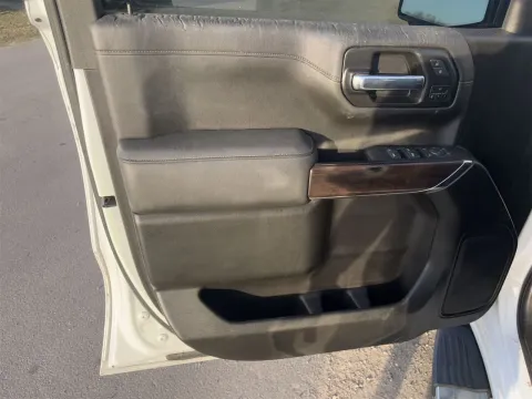 More photos of 2021 GMC Sierra 1500 SLT at Oakley Auto World, MO