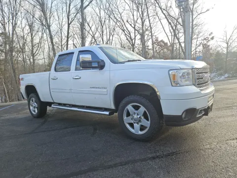 More photos of 2013 GMC Sierra 2500HD Denali at Oakley Auto World, MO