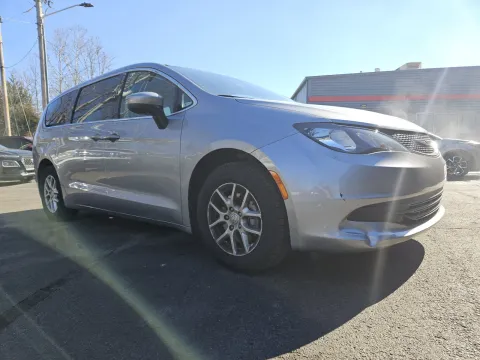 More photos of 2019 Chrysler Pacifica LX at Oakley Auto World, MO