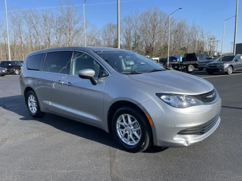 More photos of 2019 Chrysler Pacifica LX at Oakley Auto World, MO