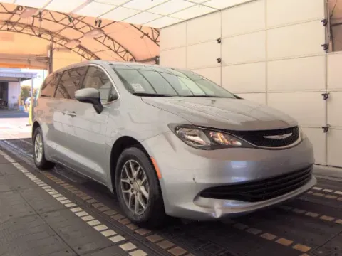 More photos of 2019 Chrysler Pacifica LX at Oakley Auto World, MO