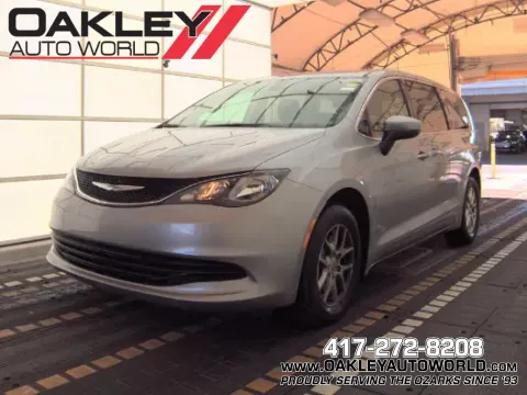 Silver 2019 Chrysler Pacifica LX for sale in Branson West, MO