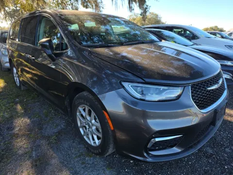 More photos of 2023 Chrysler Pacifica Touring L at Oakley Auto World, MO