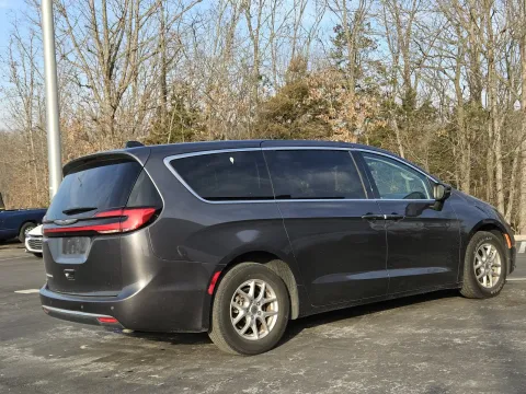 More photos of 2023 Chrysler Pacifica Touring L at Oakley Auto World, MO
