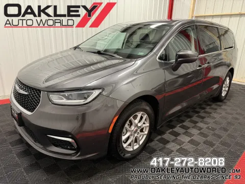 Gray 2023 Chrysler Pacifica Touring L for sale in Branson West, MO