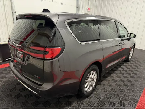 More photos of 2023 Chrysler Pacifica Touring L at Oakley Auto World, MO