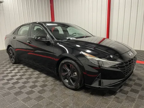 More photos of 2022 Hyundai Elantra SEL at Oakley Auto World, MO