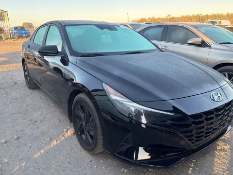 More photos of 2022 Hyundai Elantra SEL at Oakley Auto World, MO
