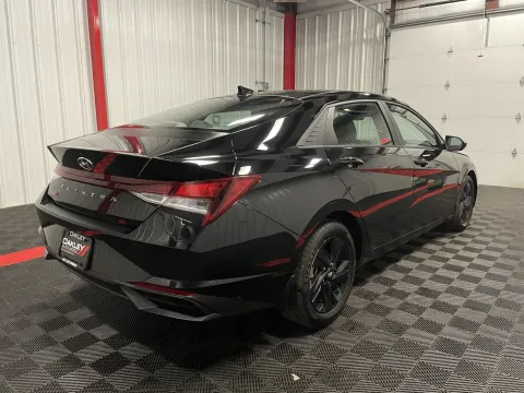 More photos of 2022 Hyundai Elantra SEL at Oakley Auto World, MO