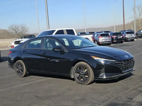 More photos of 2022 Hyundai Elantra SEL at Oakley Auto World, MO