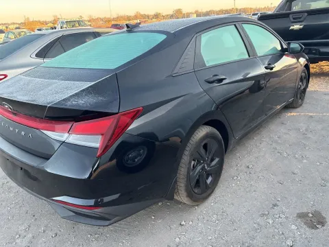 More photos of 2022 Hyundai Elantra SEL at Oakley Auto World, MO